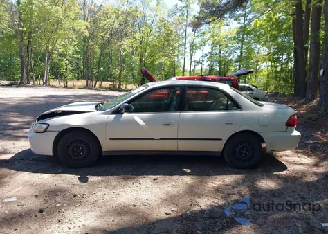 2000 Honda Accord 2.3 Lx from USA, damaged, VIN JHMCG5641YC040581
